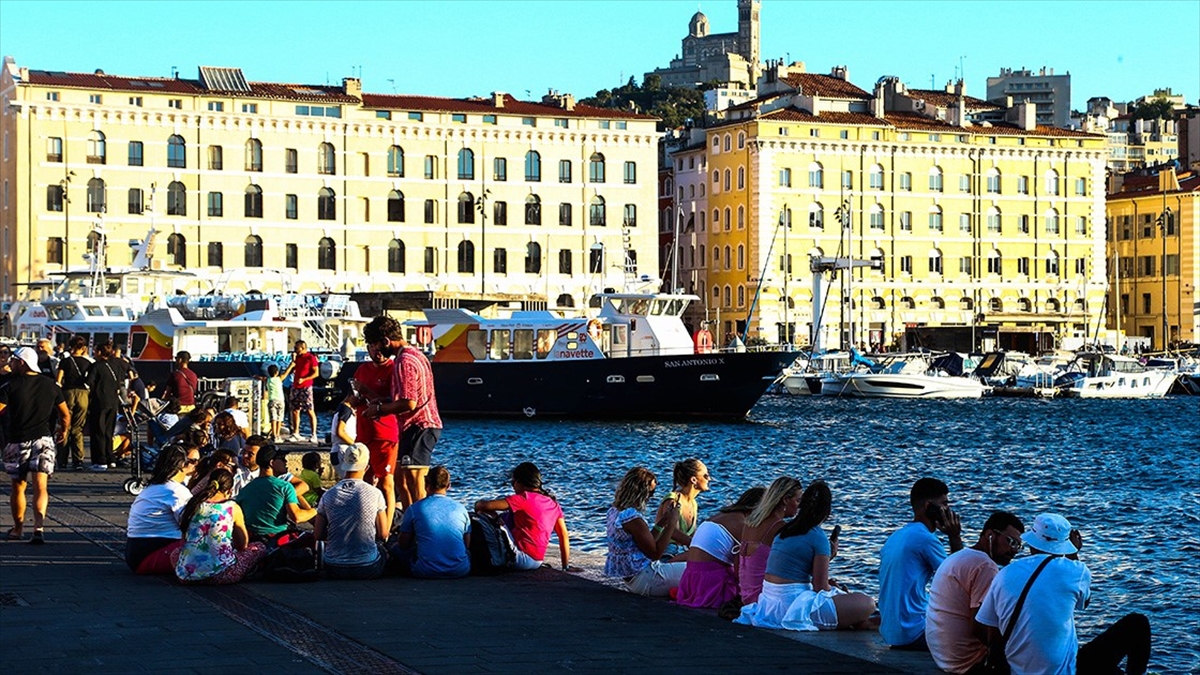 Avrupa, Bunaltıcı Sıcaklar Ve Şiddetli Yağışla Mücadele Ediyor