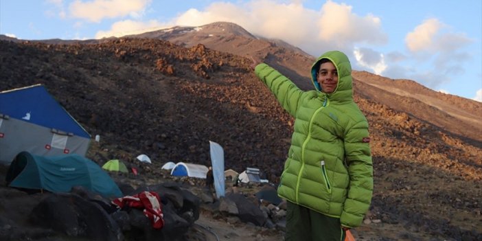 Faslı Youssef 12 Yaşında Ağrı Dağı'nda Zirve Yaptı