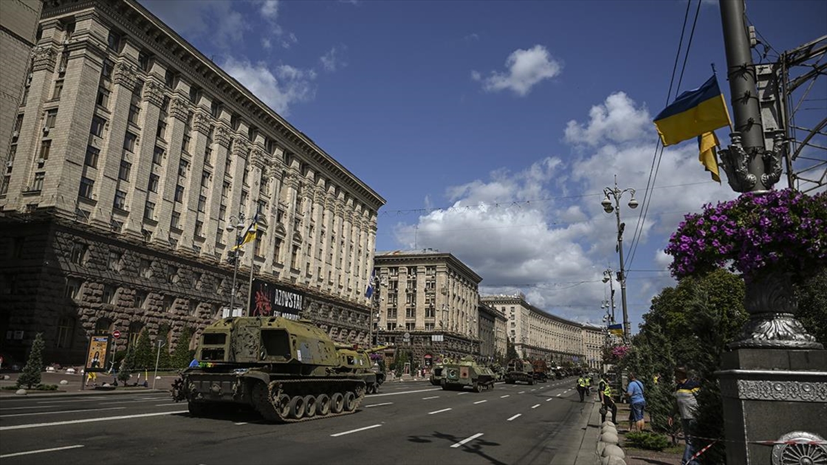 Ukrayna, 32. Bağımsızlık Yıl Dönümünde Topraklarını Kurtarma Mücadelesi Veriyor