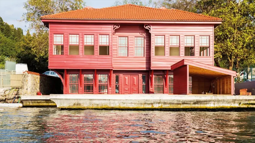 Boğaz'ın kırmızı yalısı 200 milyona satıldı