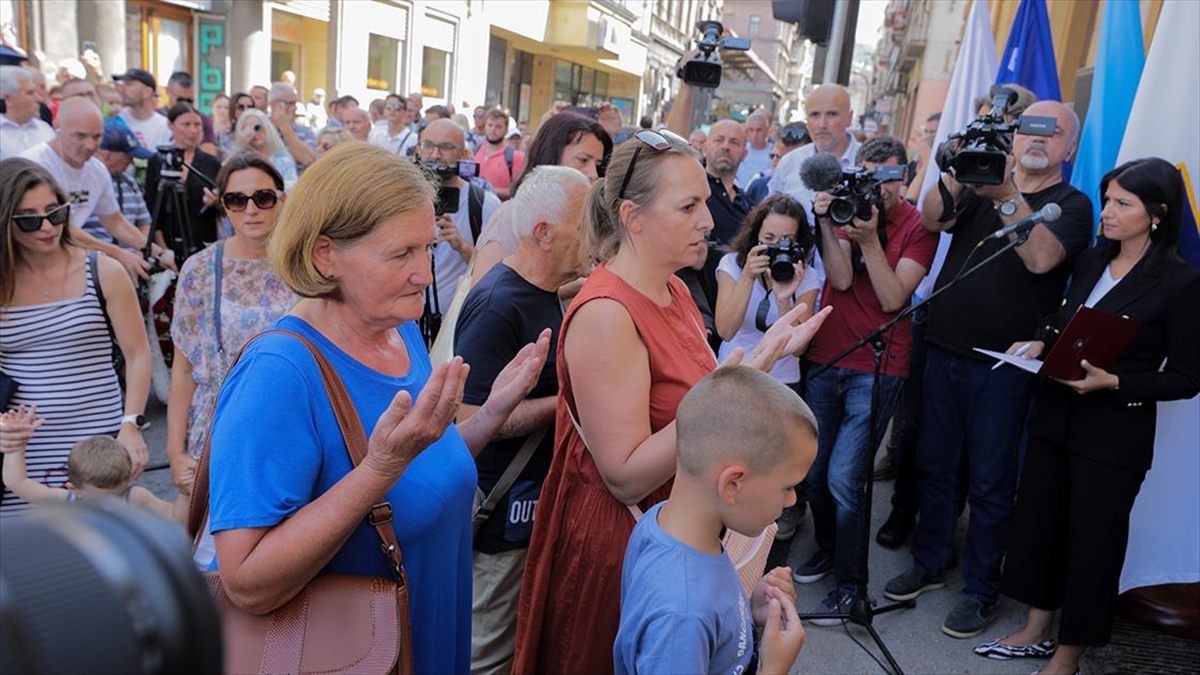 Bosna Hersek'te 28 Yıl Önce Pazar Yerinde Katledilenler Törenle Anıldı