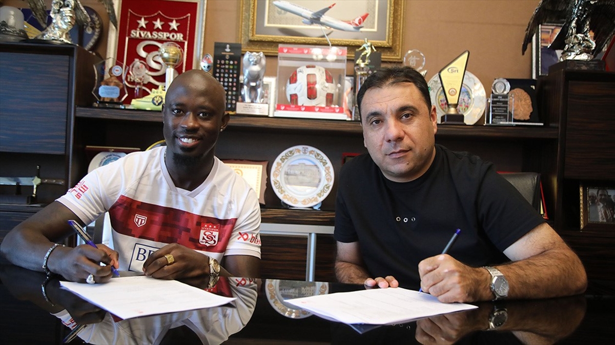 Sivasspor, Gambiyalı Sol Kanat Oyuncusu Modou Barrow'u Transfer Etti