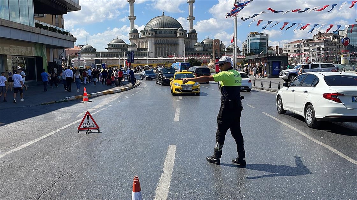 İstanbul'da Yolcu Seçip Mesafe Soran Taksicilere Para Cezası