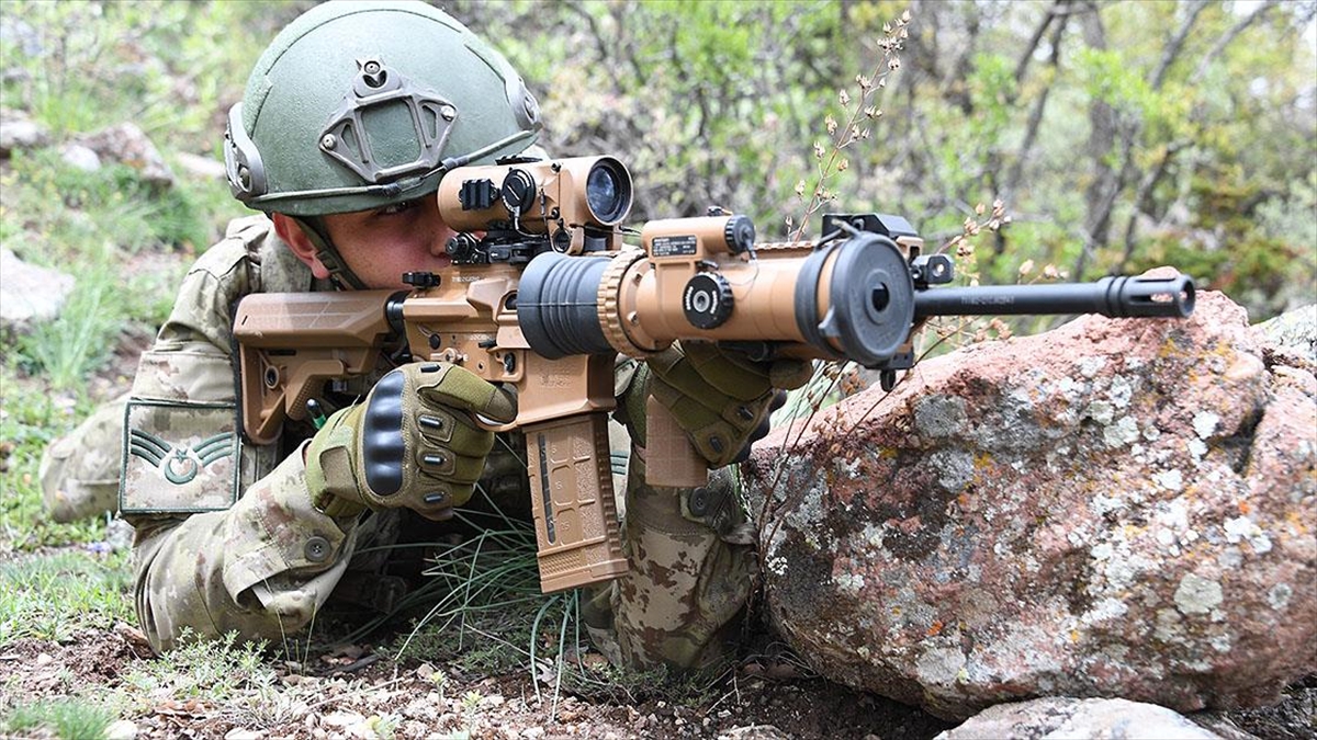 Fırat Kalkanı Bölgesinde 2 PKK/YPG'li Terörist Etkisiz Hale Getirildi