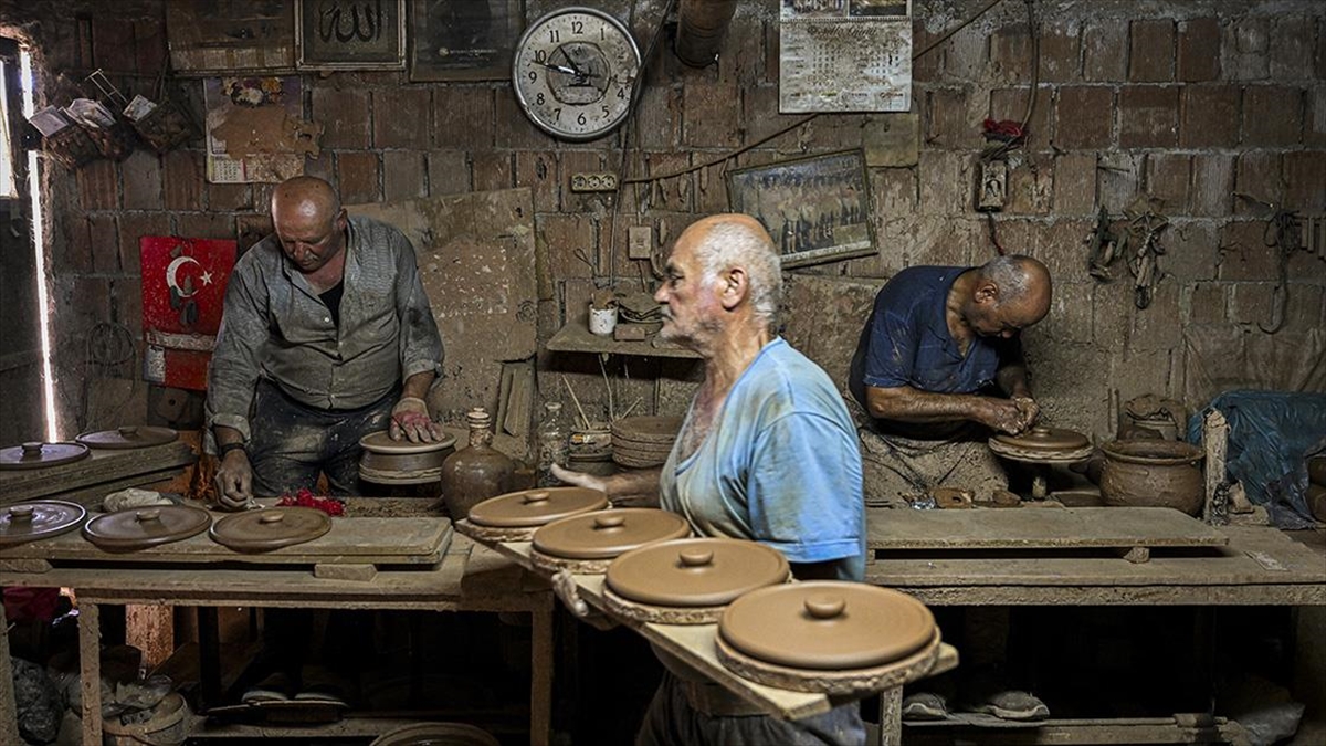 Çömlekçi Kardeşler Mesleği Öğrenmek İsteyen Çırakları Bekliyor