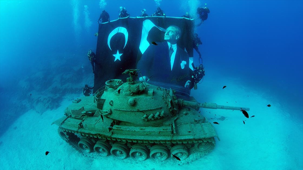 Su Altındaki Tanka Zafer Bayramı Dalışı