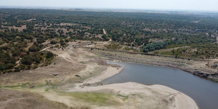 Edirne'de 6 Bin Dönümü Sulayan Gölet Kuraklık Nedeniyle Dip Seviyeyi Gördü