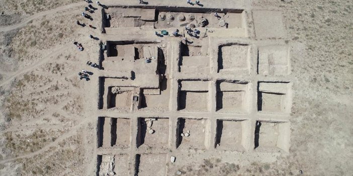 Van'daki Garibin Tepe'de Urartular Dönemine Ait Anıtsal Yapı Grubu Ortaya Çıkarıldı