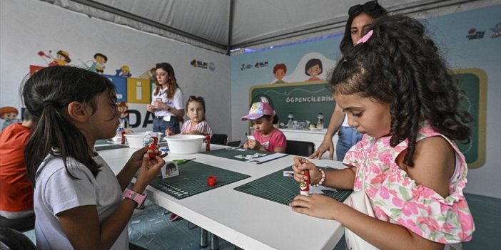 Teknofest Bilim Sokağı'ndaki Atölyeler Çocukların Uğrak Yeri Oldu