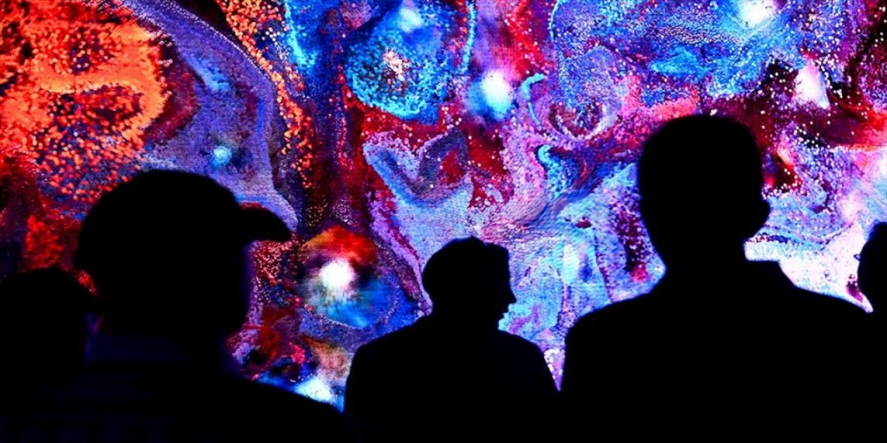 Refik Anadol, Las Vegas'taki Dünyanın En Büyük Led Küresinde Eseri Sergilenen İlk Sanatçı Oldu