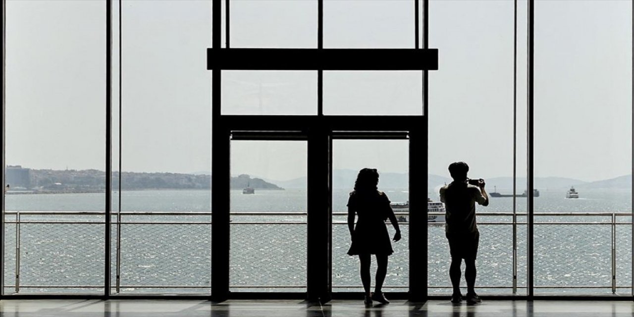 İstanbul Modern, İzleyiciyi Çağdaş Sanatla Diyalog Kurmaya Davet Ediyor