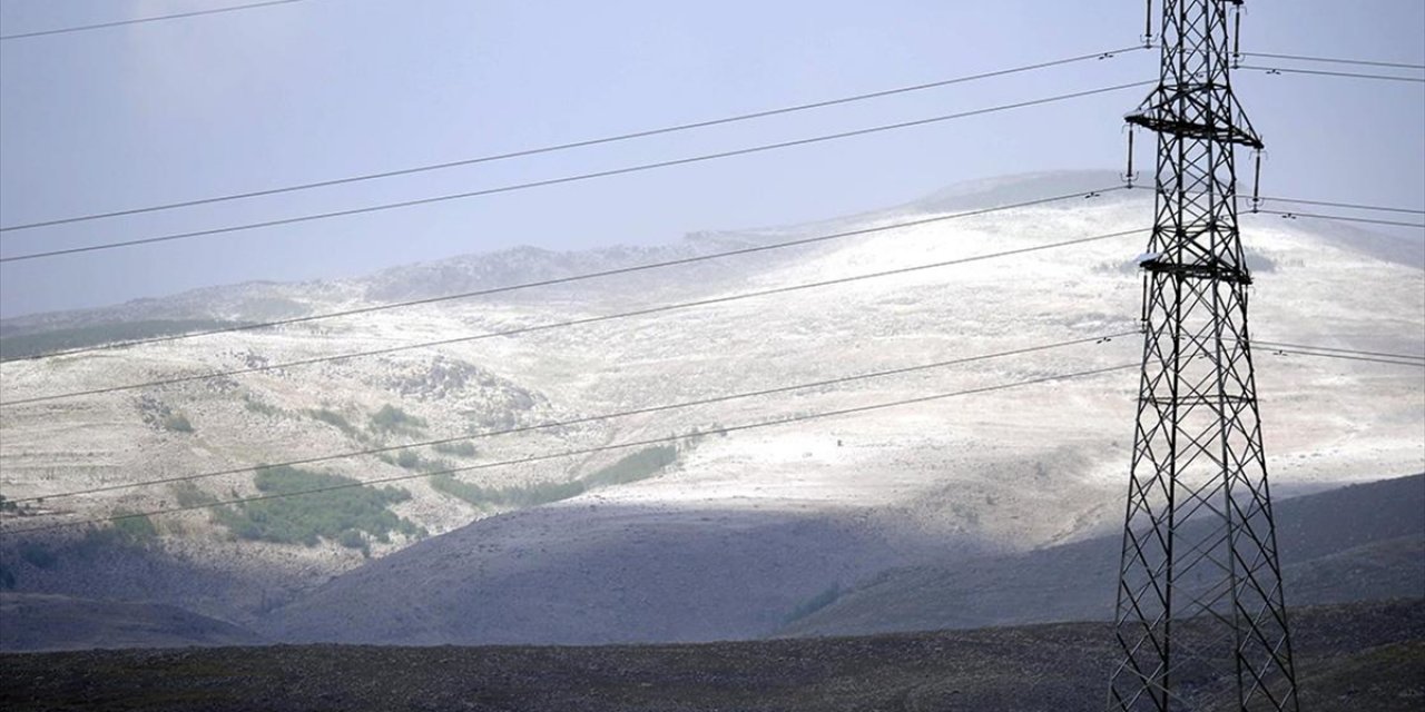 Ardahan'da Sağanak Ve Dolu Etkili Oldu