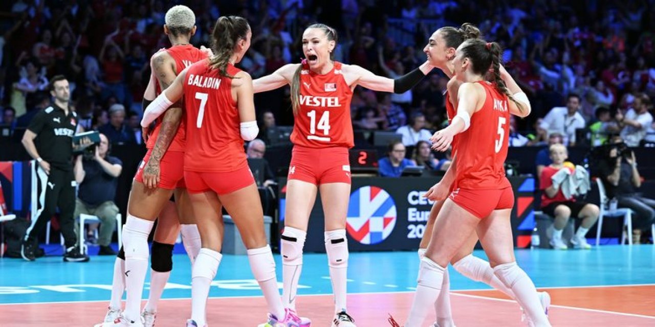 A Milli Kadın Voleybol Takımı, 2023 CEV Avrupa Şampiyonası finalinde Sırbistan ile karşı karşıya geldi.