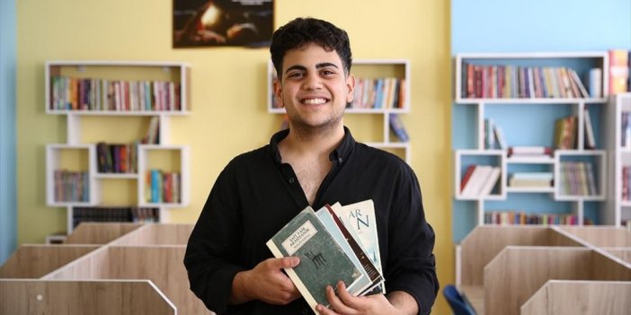 Galatasaray Lisesi'nde Okuyan Bingöllü Öğrenci Projesiyle İki Okula Kütüphane Kurdu