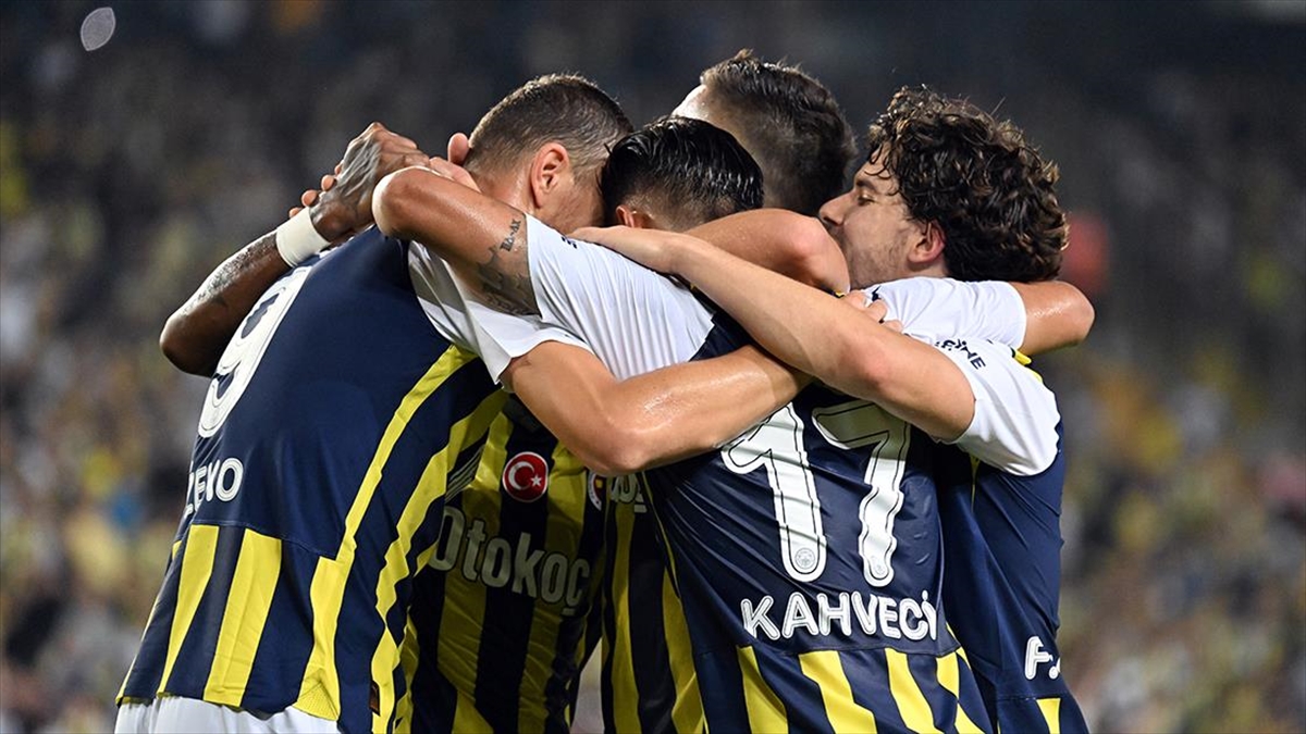 Fenerbahçe Uefa Avrupa Konferans Ligi Kadrosunu Açıkladı
