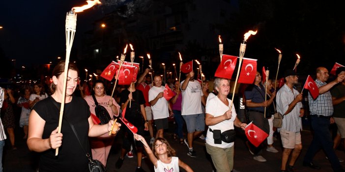 KUŞADASI’NDA KURTULUŞUN 101’İNCİ YILINA COŞKULU KUTLAMA