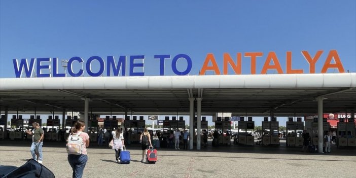 Antalya'ya Hava Yoluyla Gelen Yabancı Turist Sayısı 11 Milyonu Aştı