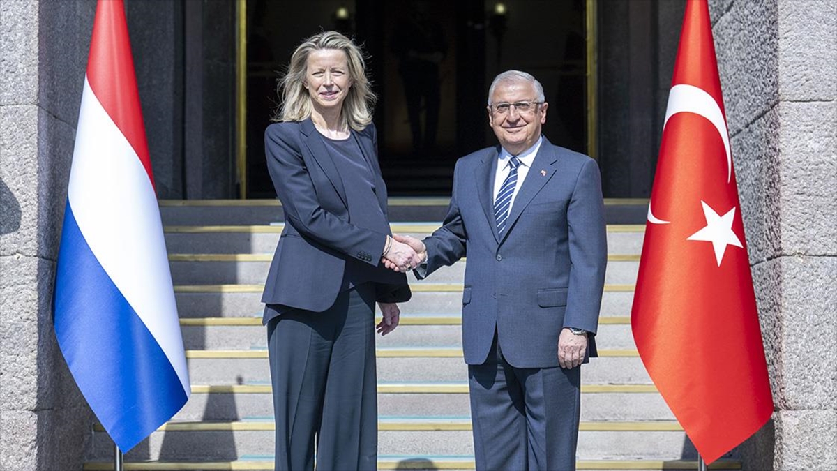 Milli Savunma Bakanı Güler, Hollandalı Mevkidaşı Ollongren İle Görüştü