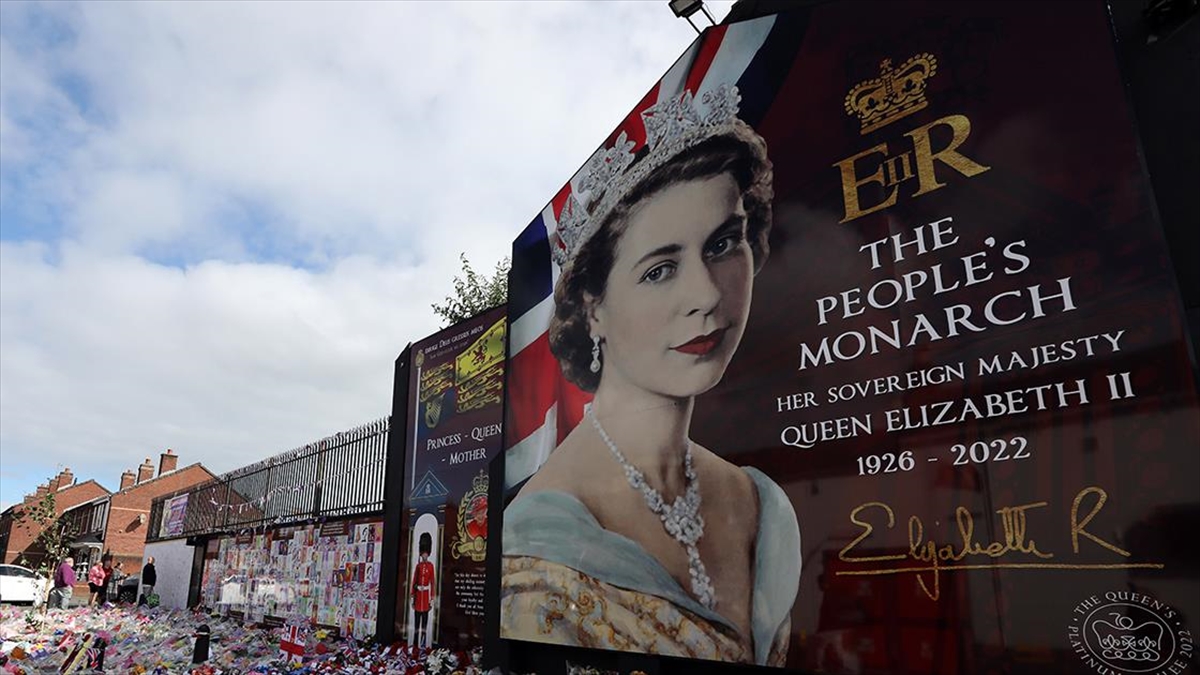 Kraliçe Elizabeth Ölümünün Birinci Yılında Anılıyor