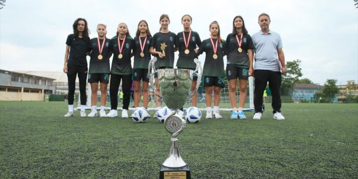 Şampiyon Kocaeli Kadın Futbol Kulübü, Milli Takıma Oyuncu Yetiştiriyor