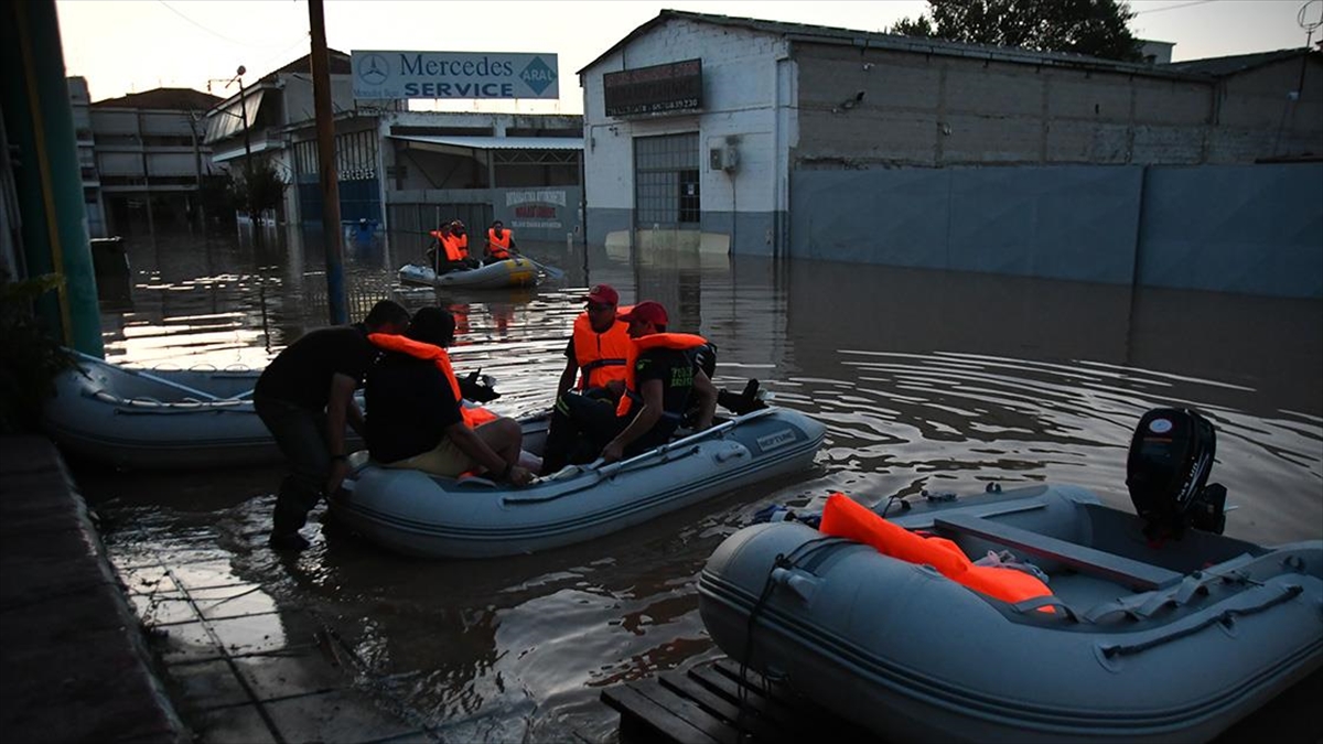 Yunanistan'daki Sel Felaketinde Ölü Sayısı 12'ye Çıktı