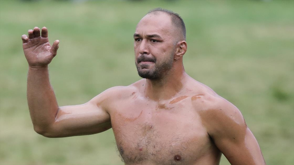 671. Tarihi Elmalı Yağlı Güreşleri'nde Başpehlivanlığı Ali Gürbüz Kazandı