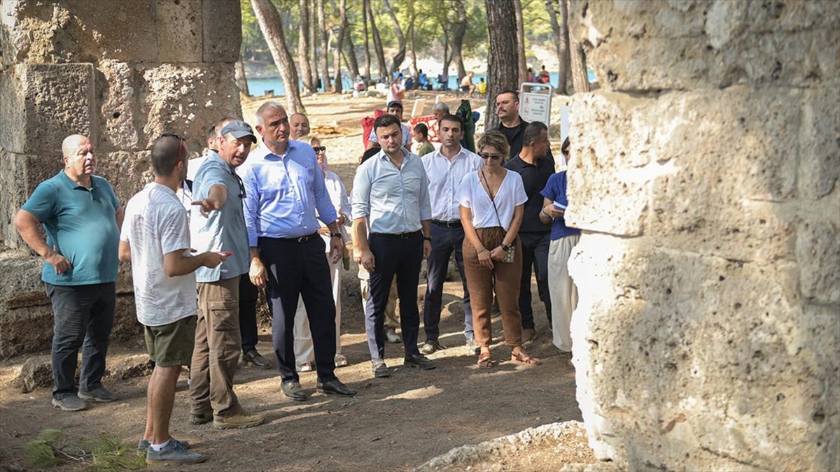Büyük İskender'in Yürüdüğü Phaselis'teki 2 Bin Yıllık Cadde Gün Yüzüne Çıkarılacak