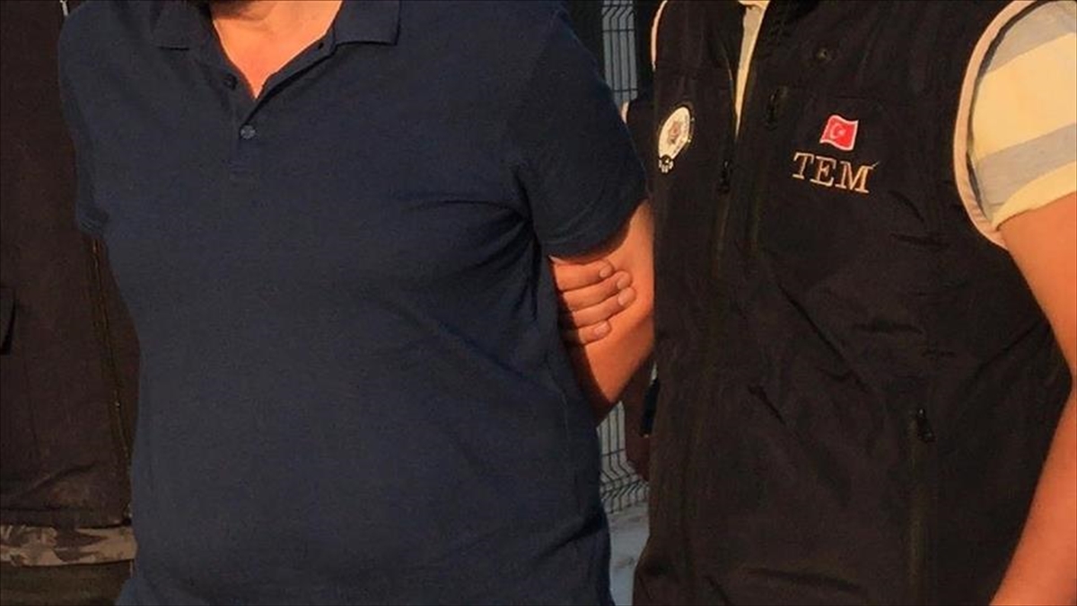 İzmir Merkezli Fetö Operasyonunda 8 Zanlı Tutuklandı