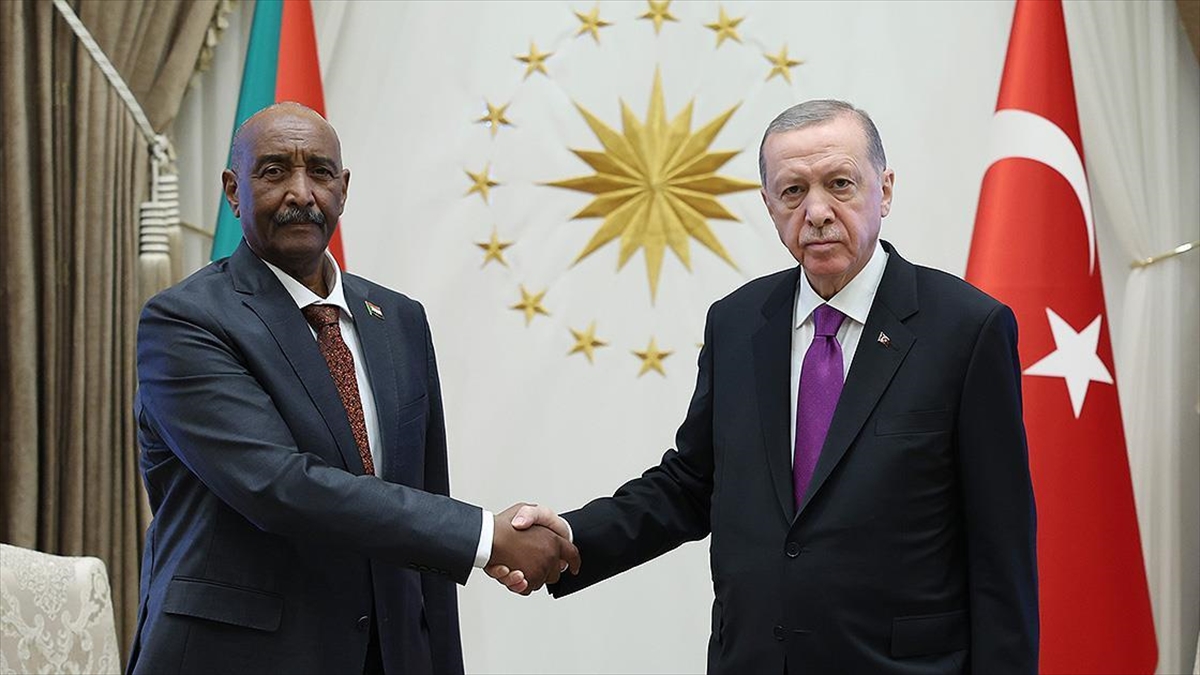 Cumhurbaşkanı Erdoğan, Sudan Egemenlik Konseyi Başkanı Burhan İle Bir Araya Geldi