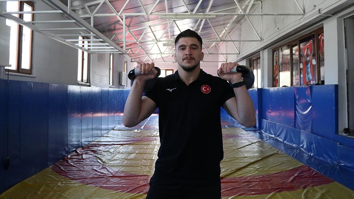 Eksik Madalyayı Tamamlamak İçin Çalışıyor