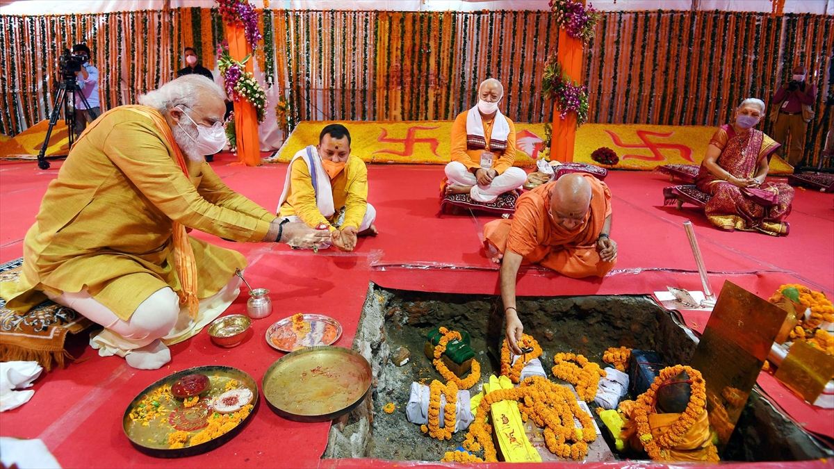 Hindistan'da 1992'de Milliyetçilerce Yıkılan Babri Camisi'nin Yerine Yapılan Tapınak Ocakta Açılacak