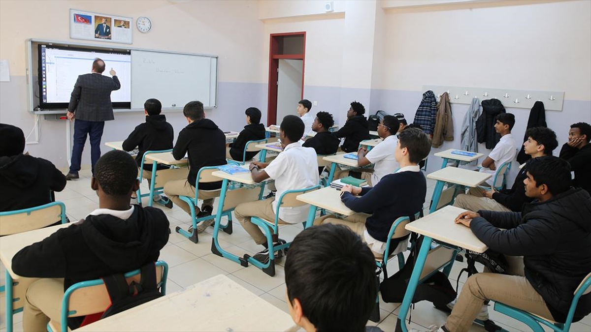 Tdv, Eğitim Yardımlarında Deprem Bölgesine Öncelik Veriyor