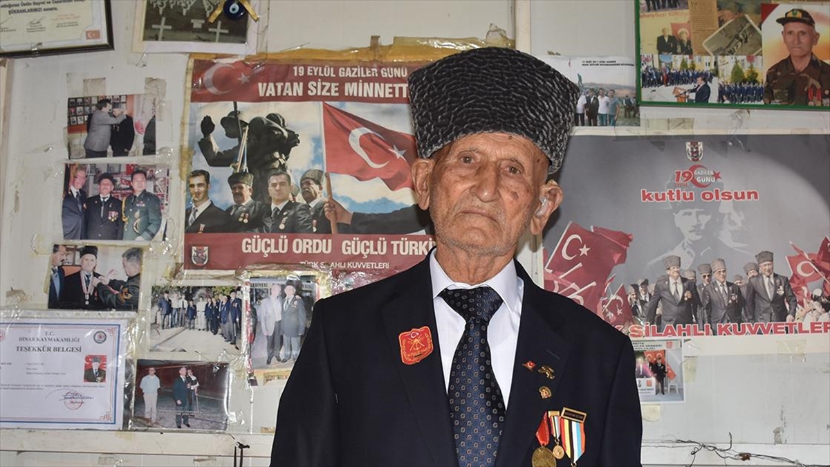 Kore Gazisi Yusuf Çavuş Madalyasını Gururla Taşıyor