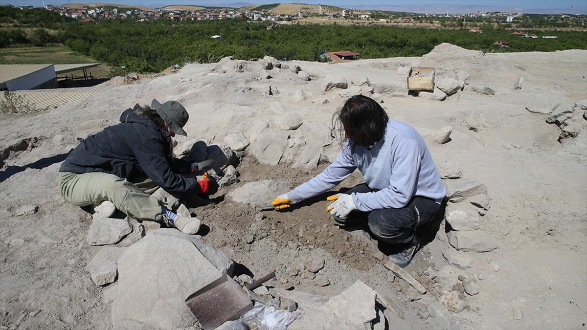 Arslantepe Höyüğü'nde Orta Tunç Dönemine Ait Çalışma Alanı Bulundu