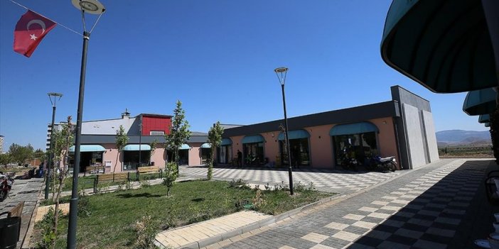 Depremlerden Etkilenen İslahiye Esnafı Yeni İş Yerlerinde Faaliyet Gösteriyor