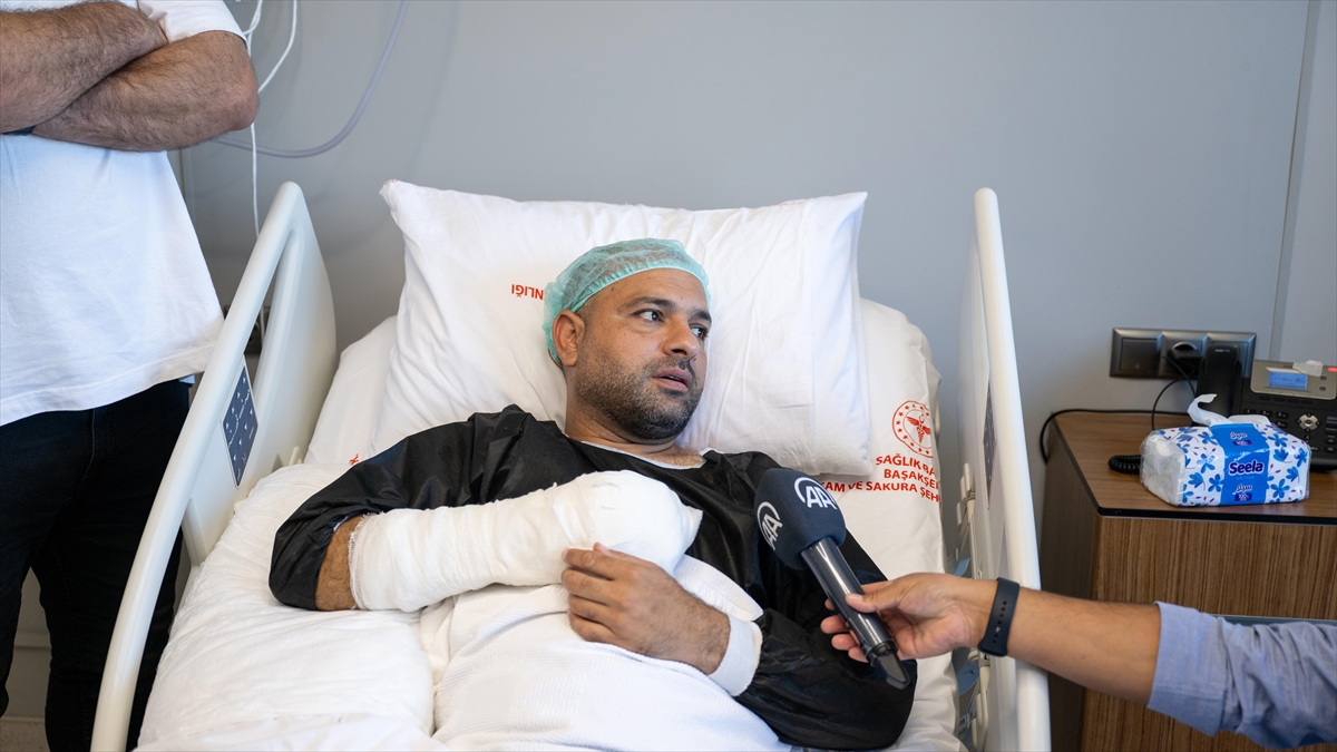 İsrail Askerlerinin Elinden Vurduğu Foto Muhabiri Amra Ameliyat Edildi
