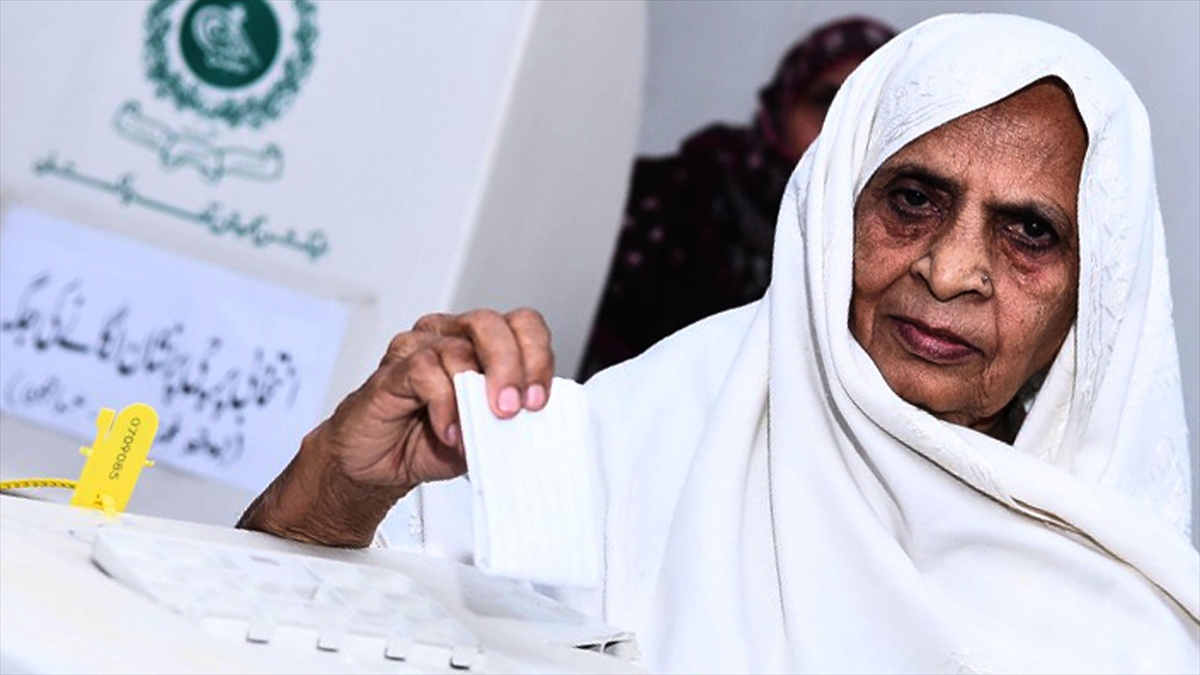 Pakistan'da Yapılacak Genel Seçimlerde Seçmen Sayısının Yaklaşık 127 Milyon Olduğu Açıklandı