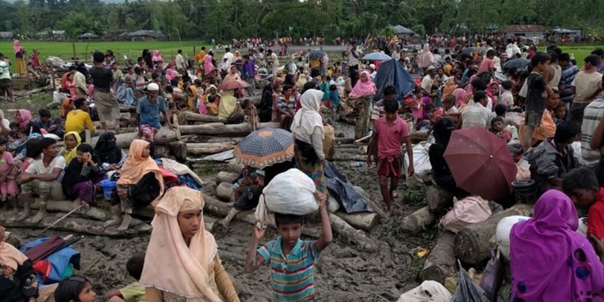 Arakanlı Müslümanlar Myanmar'ın Vatandaşlık Formülüne Karşı