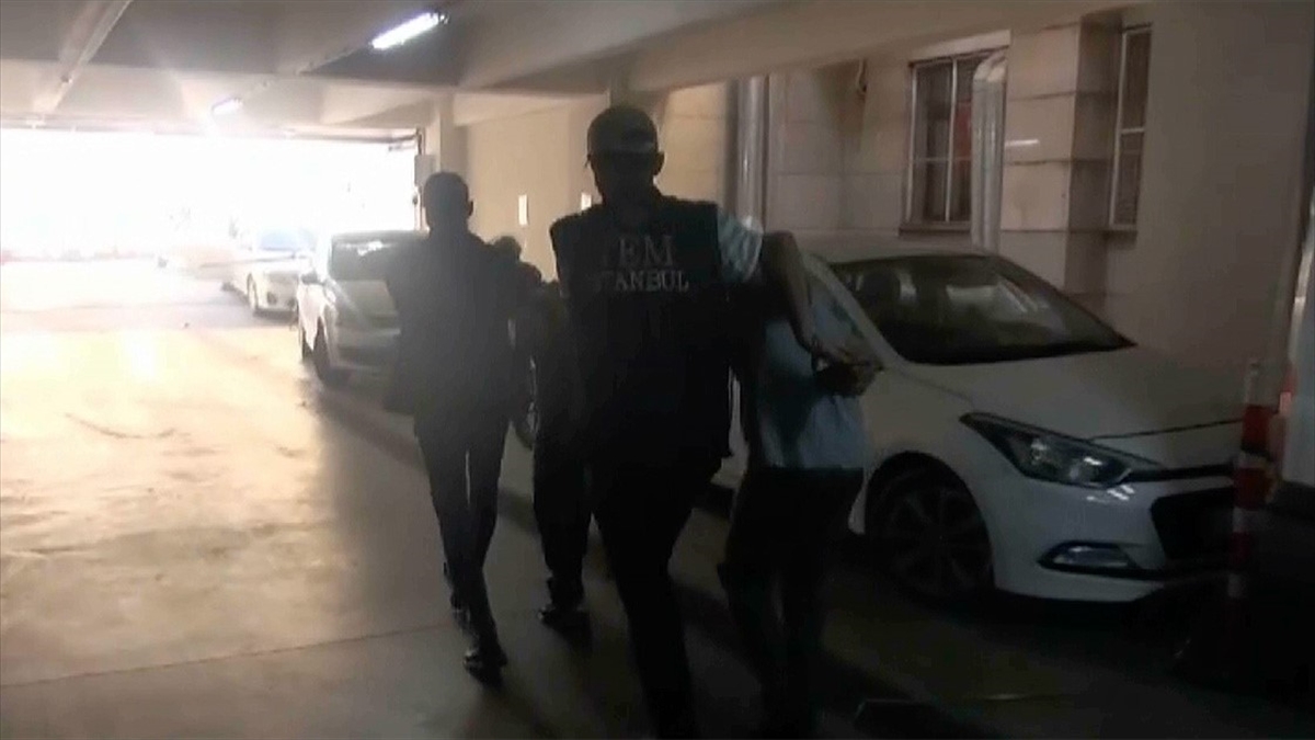 İstanbul'da Terör Örgütü Pkk Lehine Gösteri Düzenleyen 3 Zanlı Tutuklandı