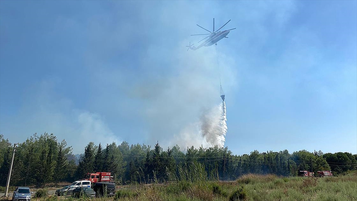 Antalya'da Otluk Alanda Çıkan Yangın Tersane Ve Ormana Sıçradı