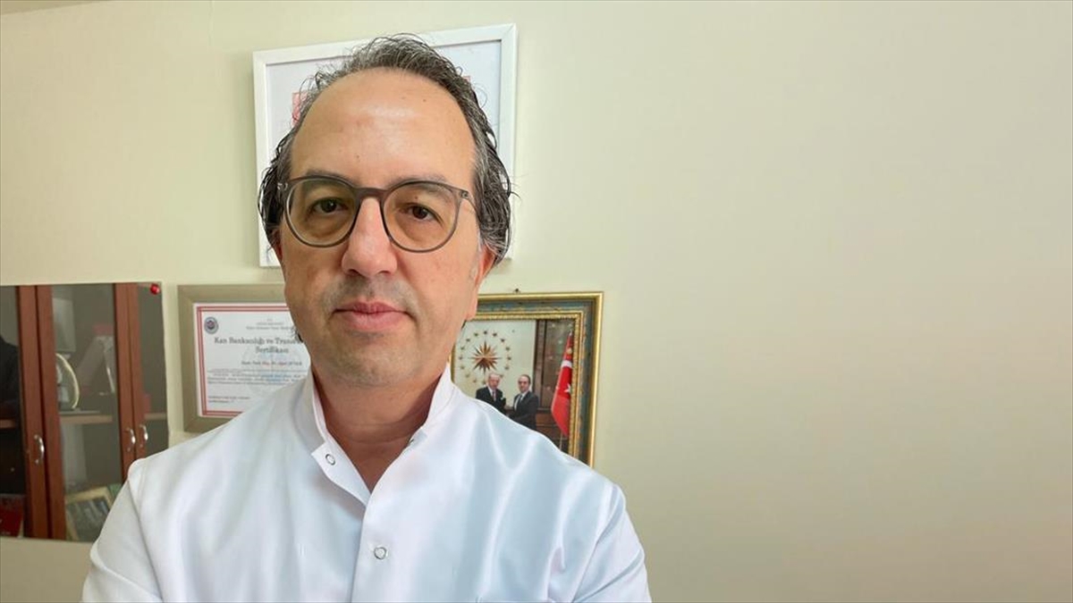 Prof. Dr. Şener'den Solunum Yolu Enfeksiyonu İle Karıştırılan Eris Varyantı Uyarısı