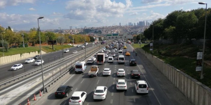 İstanbul'da Haftanın İlk Günü Trafik Yoğunluğu Yaşanıyor