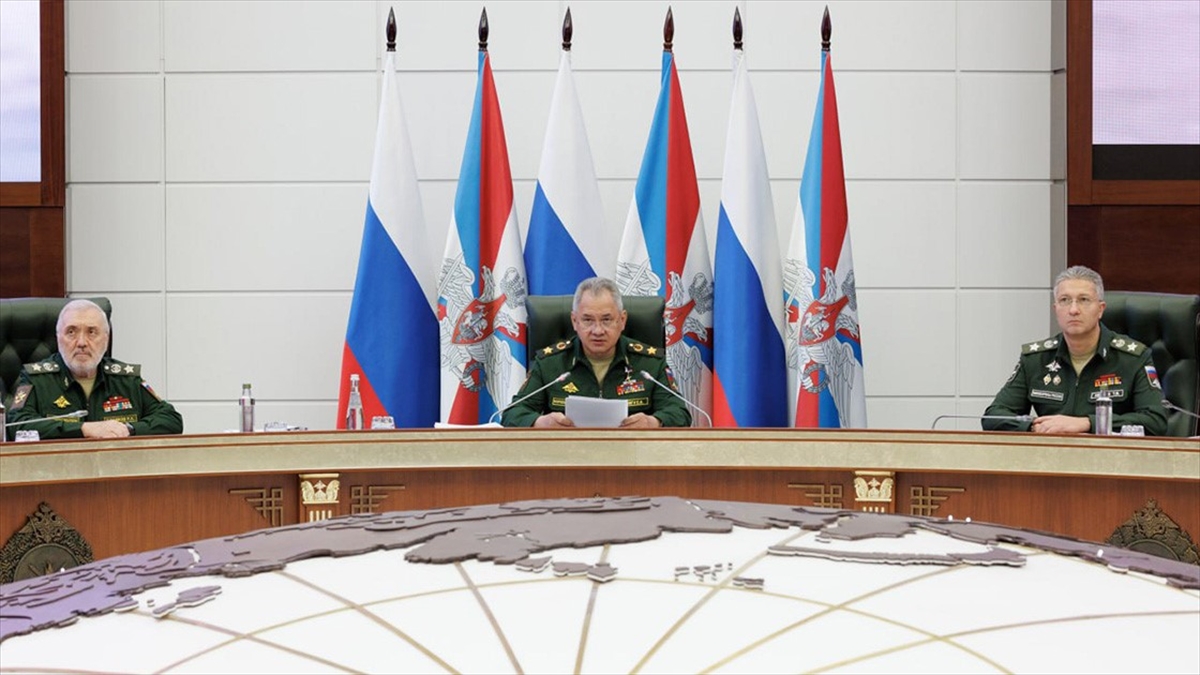 Şoygu, Eylülde Ukrayna Ordusunun 2 Bin 700'den Fazla Silahını Yok Ettiklerini Açıkladı