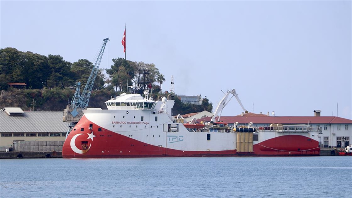"barbaros Hayrettin Paşa" Sismik Araştırma Gemisi Trabzon Limanı'na Geldi