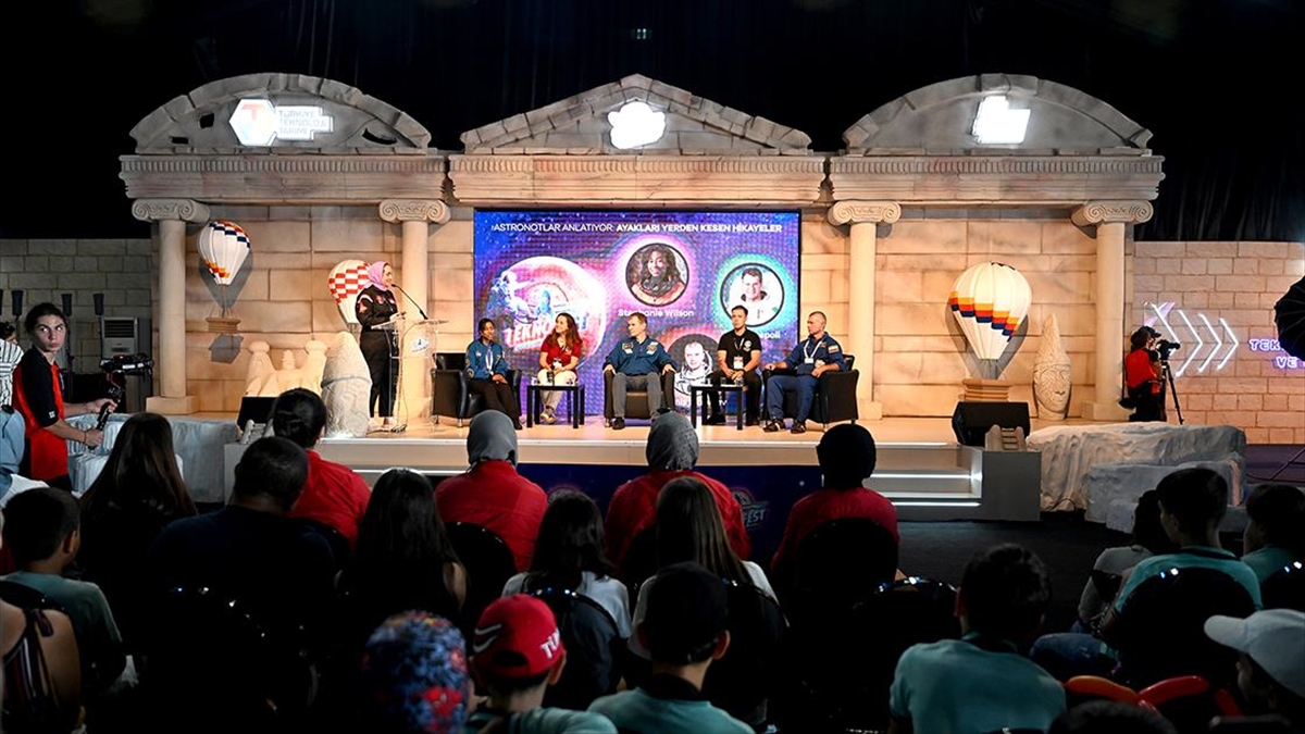 Astronotlar, Teknofest İzmir'i Ziyaret Etti