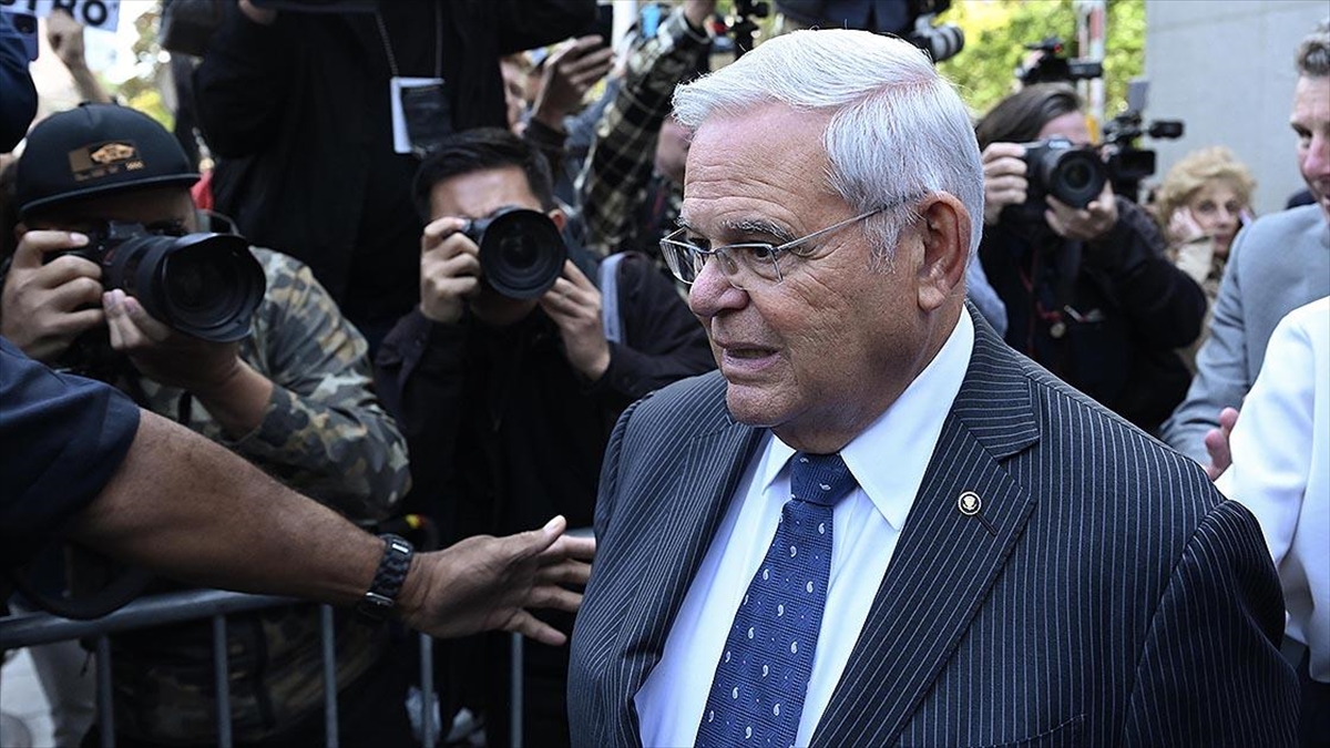 "rüşvet Almakla" Suçlanan Menendez'e Yurt Dışına Çıkma Yasağı Getirildi