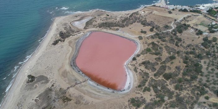 Bilim İnsanları Çanakkale'deki "kalpli Göl"de Yeni Tür Mikroorganizmalar Keşfetmeye Çalışıyor