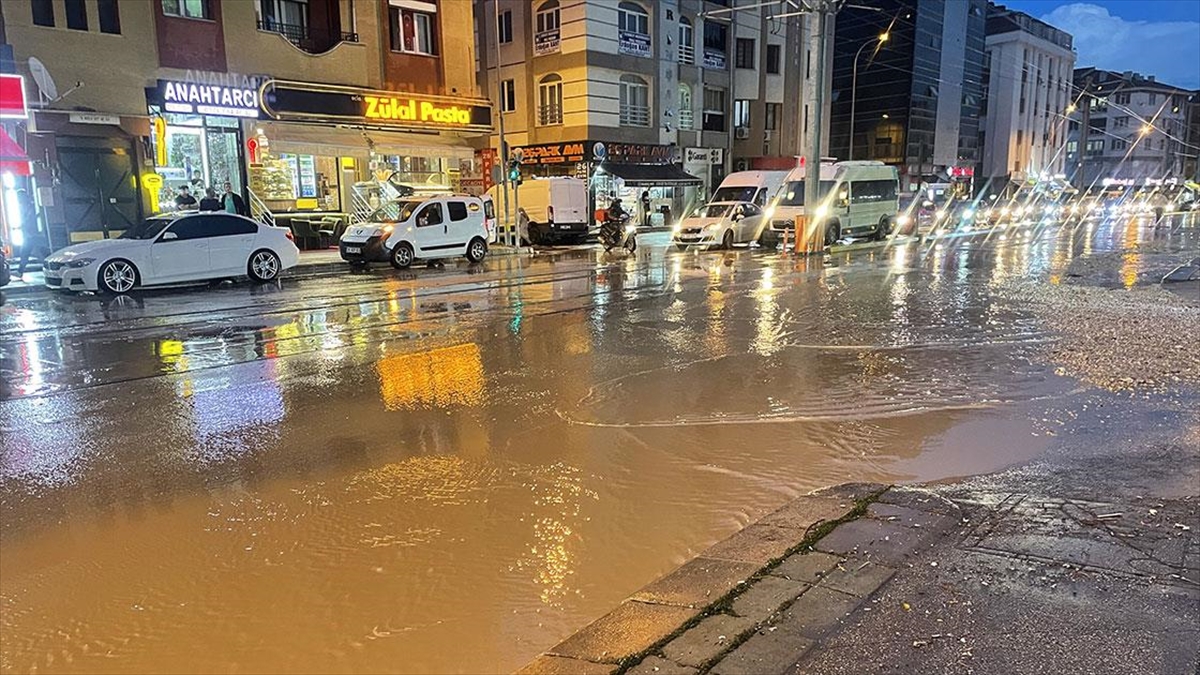 Eskişehir'de Sağanak Ve Dolu Etkili Oldu