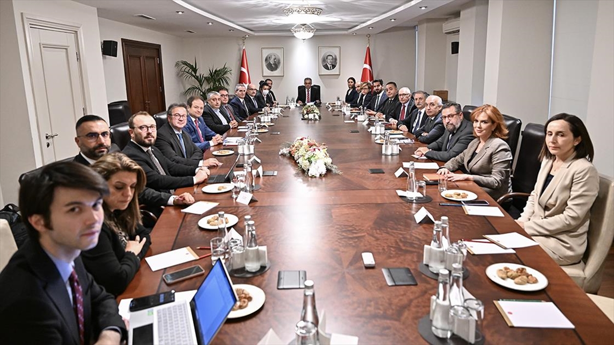 Çankaya Köşkü'nde "yeni Anayasa Sürecinde Medyanın Rolü Çalıştayı" Düzenlendi