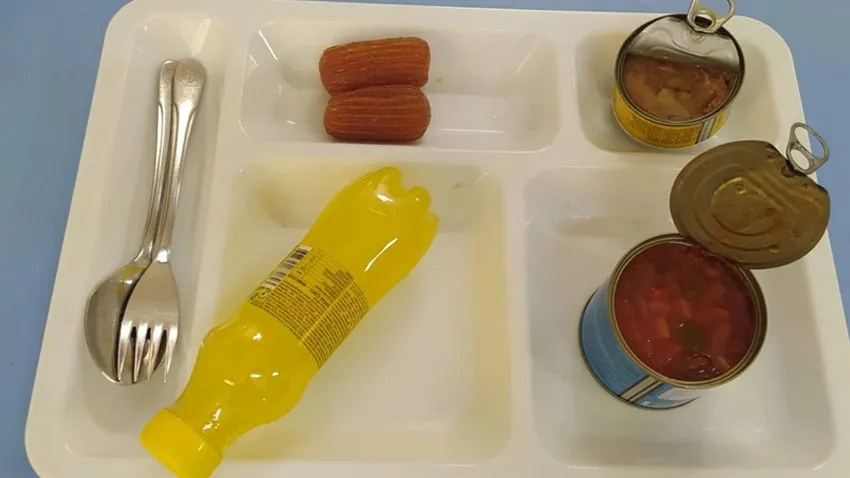 İstanbul Üniversitesi'nde öğrencilere konserve skandalı